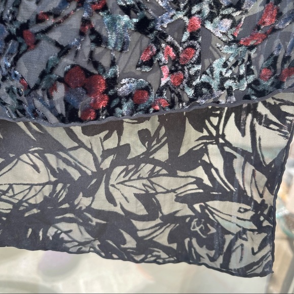 ***SOLD***Women’s scarf - Picture 2 of 6